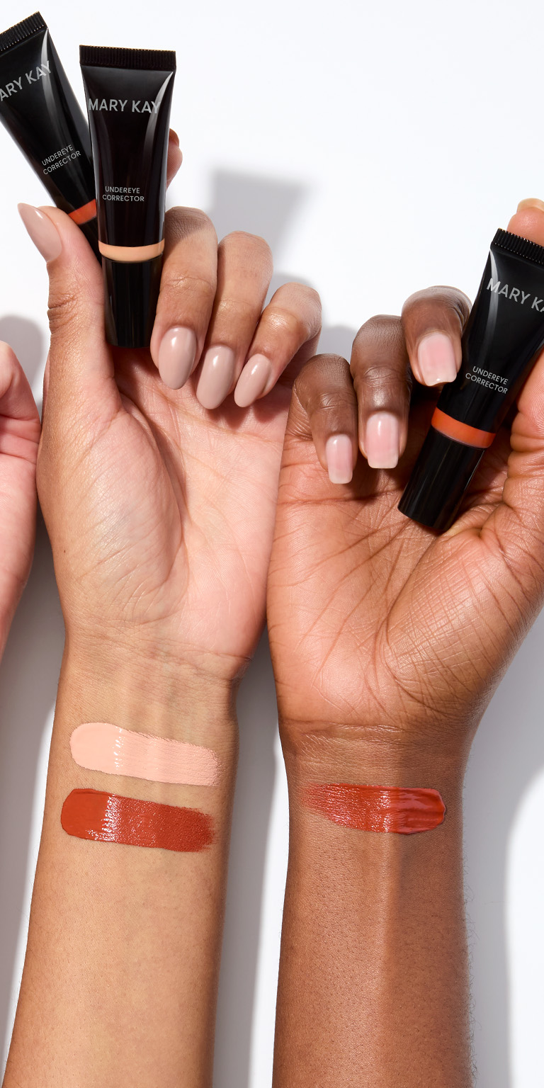 Muestras de producto del Corrector Iluminador para Ojos Mary Kay sobre piel clara y piel morena